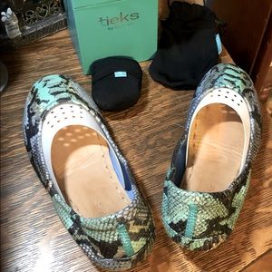 Tieks Azure Snake size 6 Almost new!